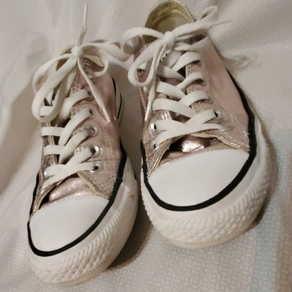 Converse shimmery pink size 7